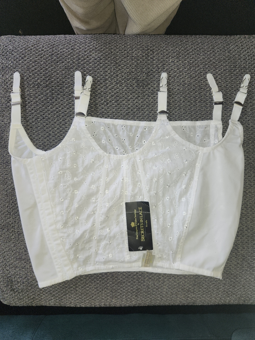 *New* Vintage Eyelet Garter Belt - Picture 5 of 7